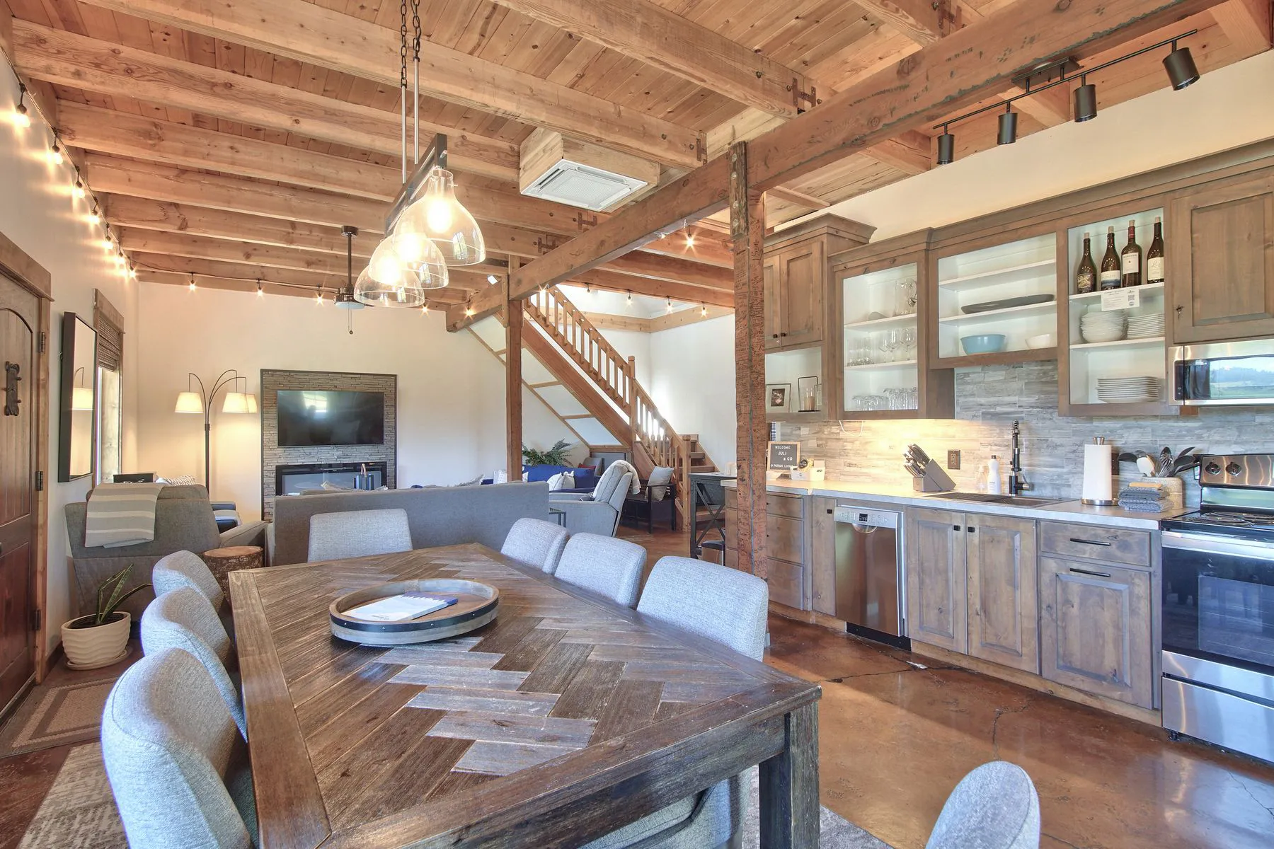 Summers Hill Retreat INSIDE